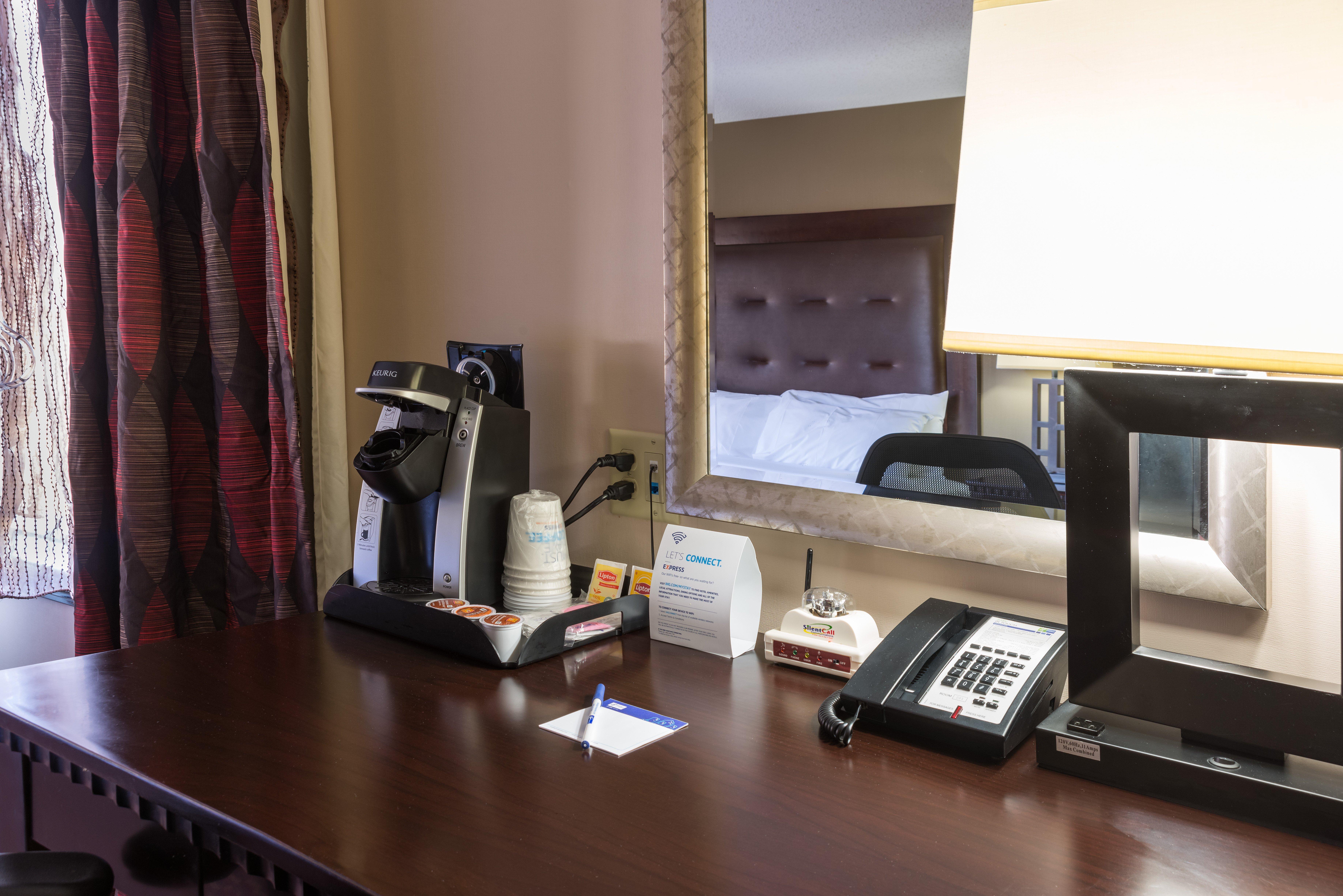 Holiday Inn Express Hartford-Newington By Ihg Exteriör bild