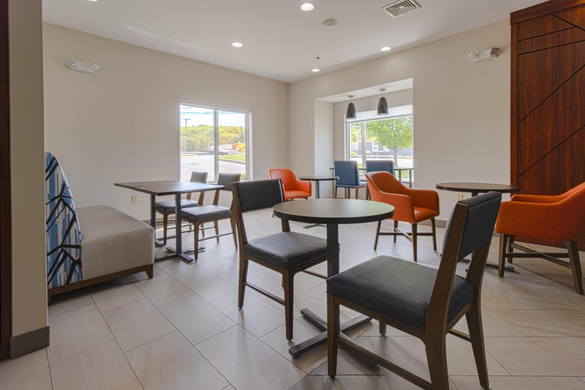 Holiday Inn Express Hartford-Newington By Ihg Exteriör bild