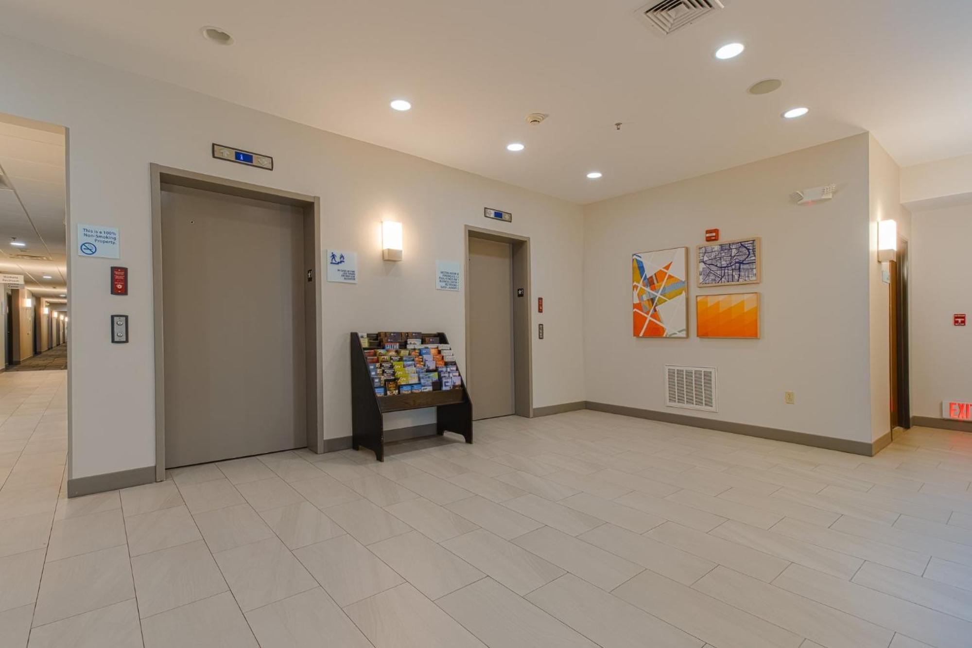 Holiday Inn Express Hartford-Newington By Ihg Exteriör bild