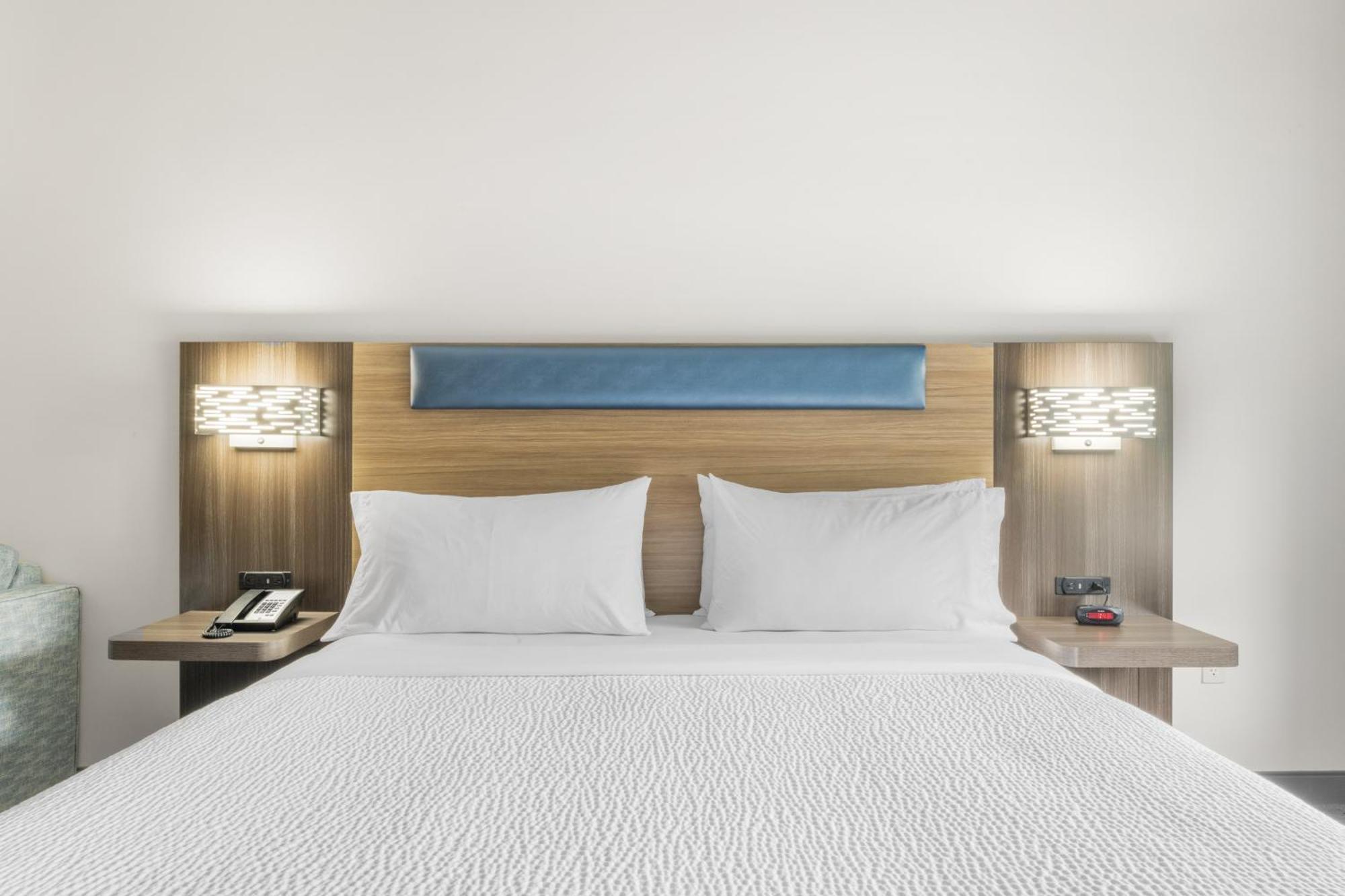 Holiday Inn Express Hartford-Newington By Ihg Exteriör bild