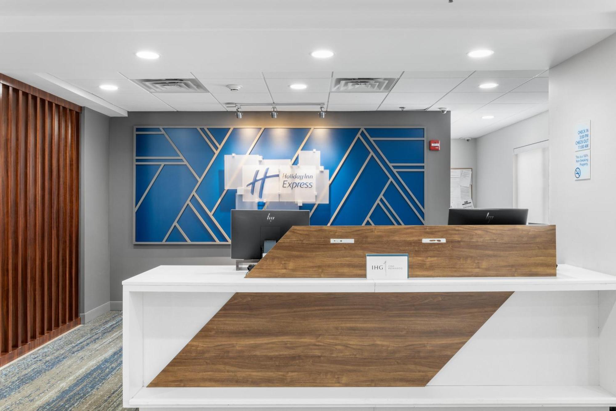Holiday Inn Express Hartford-Newington By Ihg Exteriör bild