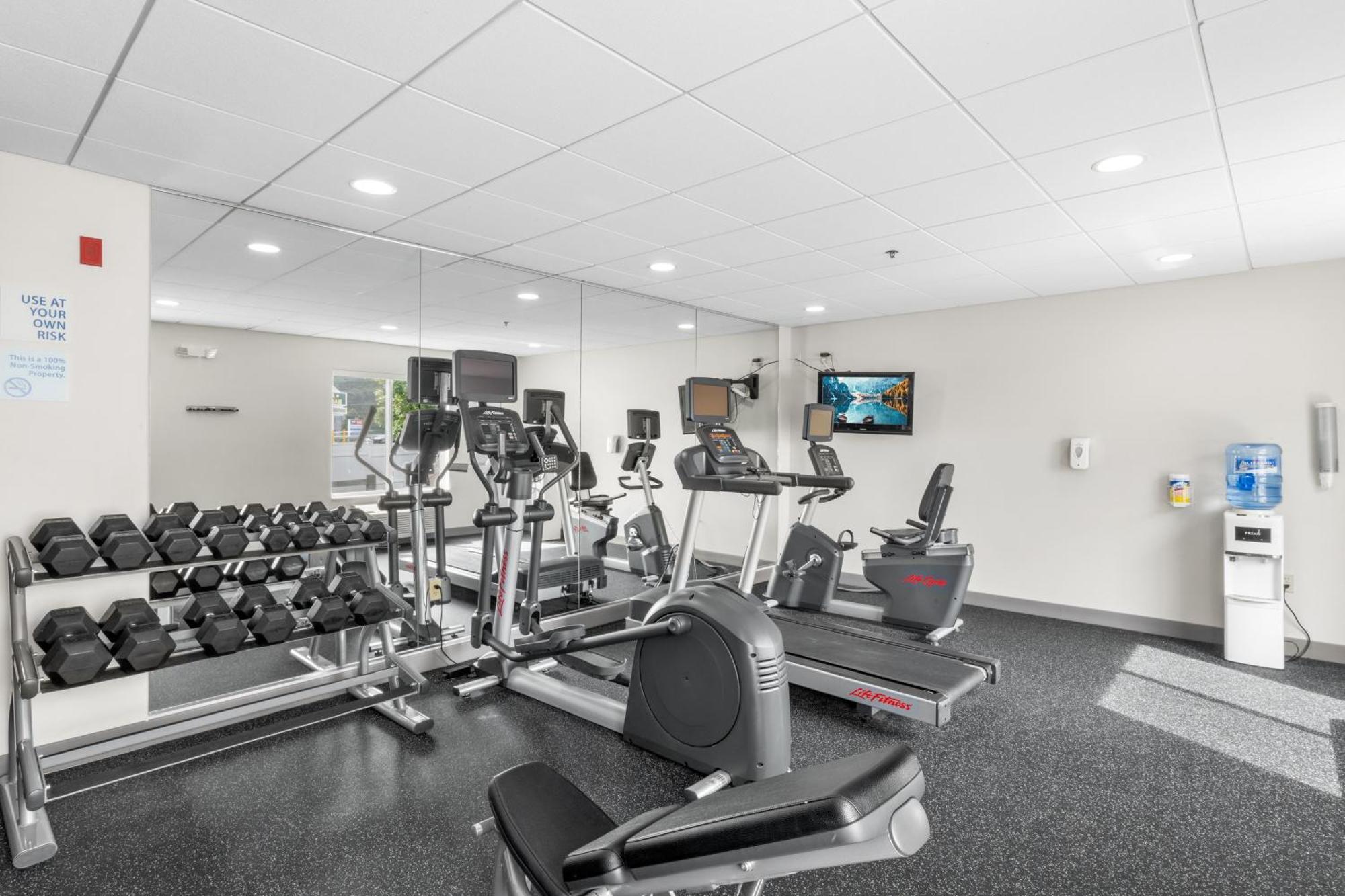Holiday Inn Express Hartford-Newington By Ihg Exteriör bild