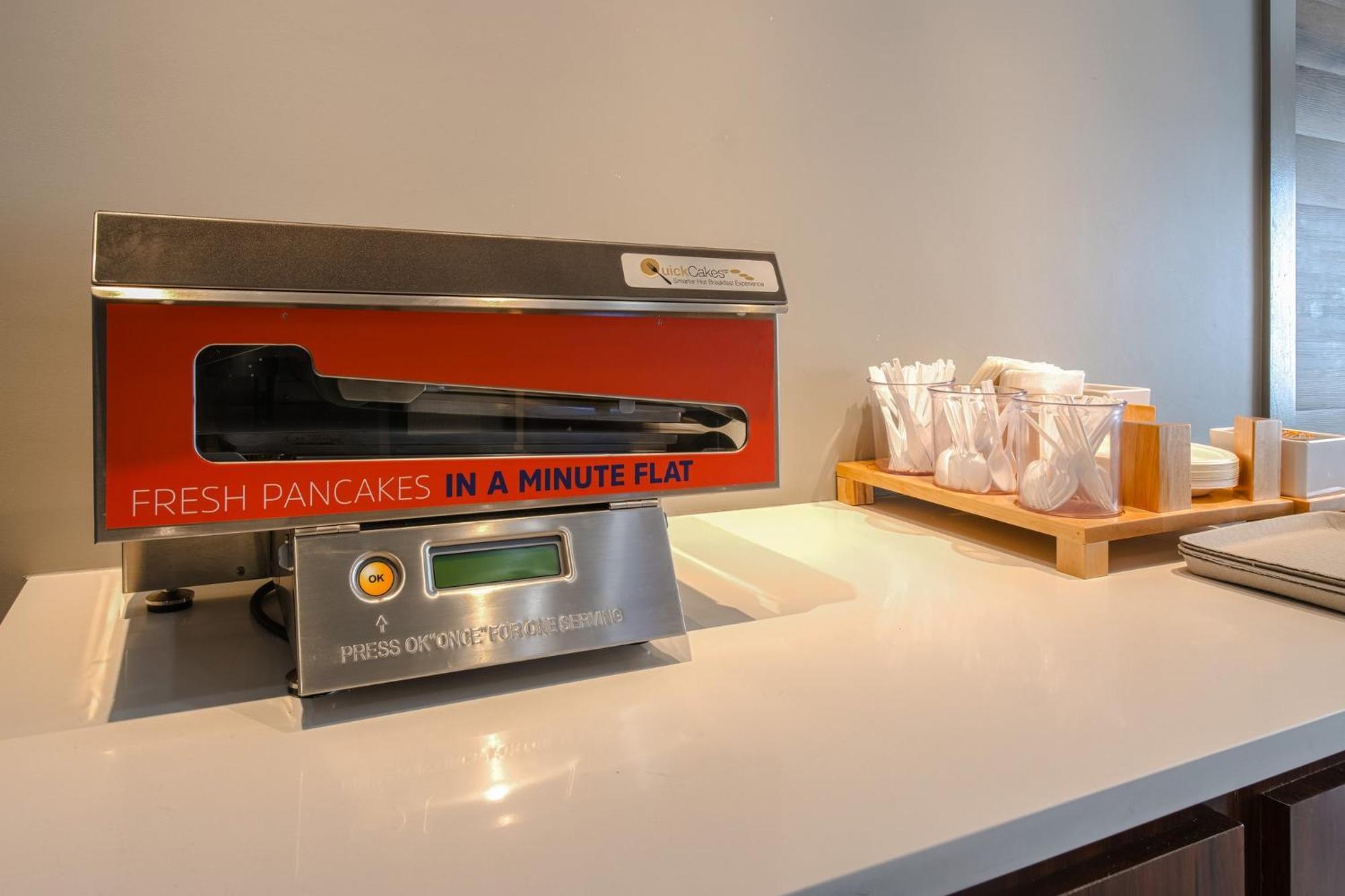 Holiday Inn Express Hartford-Newington By Ihg Exteriör bild
